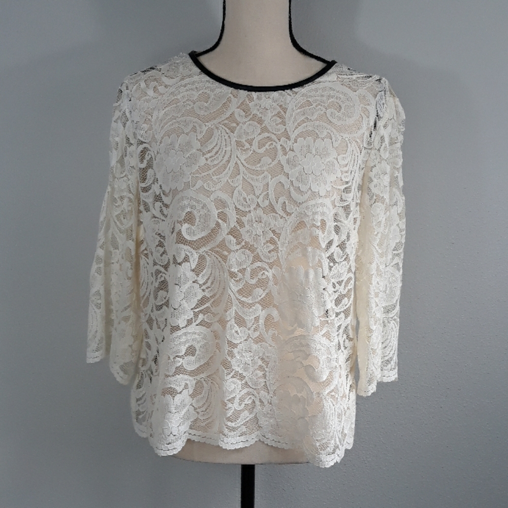 NWT Bisou Lace Top Sz L